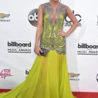 La cantante country Carrie Underwood, vestida de Oriett Domenech.