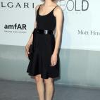 La directora de cine Sofia Coppola, con un vestido negro corto de Louis Vuitton.