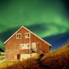 Las auroras boreales son unos fenómenos nocturnos que se dan en las zonas polares. Los mejores lugares desde los que mejor se puede disfrutar de estas maravillosas obras de luz son Islandia, Groenlandia, el norte de Canadá, Alaska, la Antárti...