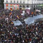 Miles de persona protestan durante la tarde de este lunes en la Puerta del Sol de Madrid