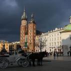 Más barata incluso que Varsovia es otra de las ciudades polacas por excelencia, Cracovia. La antigua capital de Polonia mantiene buena parte de su ajetreada historia en prácticamente cada rincón de la ciudad. Las continuas luchas, las diferen...