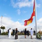 Madrid iza una bandera gigante en honor de las v&iacute;ctimas del Covid