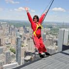 Este paseo de infarto por la Torre CN de Toronto, una de las más altas del mundo, es una oportunidad para los más atrevidos de tocar las nubes. Una experiencia única, para recordar, que se vive a más de 360 metros de altura. Las vistas a la ...