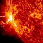 Una poderosa llamarada solar de clase X, una de las tres llamaradas de clase X desatadas por el Sol el 10 y 11 de junio, vista por el Observatorio de Dinámica Solar de la NASA. Las llamaradas de clase X son la clase más poderosa.