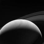 Un nuevo amanecer en Saturno. La imagen fue tomada con la cámara de la nave Cassini el 23 de agosto.