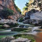 También en la Sierra de Cazorla se encuentra la Cerrada del Utrero, una asombrosa garganta causada por la erosión del río Guadalquivir sobre la piedra caliza. El lugar destaca por la riqueza de su fauna y su flora, además de por las impresio...