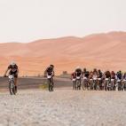 Aquellos a los que les gusten las carreras extremas pero sí pedalear sobre una bicicleta, no pueden perderse la Titan Desert. La prueba, que en 2015 cumple su décimo aniversario, es una carrera por etapas en bicicleta de montaña que recorre e...