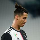 El 12 de junio, Cristiano Ronaldo con mo&ntilde;ete samurai que ya hac&iacute;a presagiar que se est&aacute; dejando crecer el pelo.