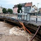 Los daños también han afectado a la ciudad de Hagen, donde se ha comprometido la estructura de uno de sus puentes