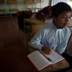 Gari Camayo Pito toma apuntes en el colegio de Las Guaca (Colombia), el 21 de junio de 2013.