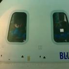 Los cuatro nuevos astronautas, dentro de la nave perteneciente a la compa&ntilde;&iacute;a Blue Origin, del propio Jeff Bezos