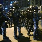 Policía controla una manifestación contra el Mundial (Photo by Mario Tama/Getty Images)