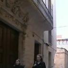 Las sospechas se levantaron a raíz de la adquisición de esta casa señorial en la calle Sant Feliu de Palma. Tras el registro policial, se encontraron hasta 30 obras de arte de gran valor. Hoy ha cambiado ese palacete por una fría cárcel.