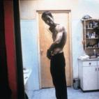 Película: El maquinista (2004) Un maquinista con insomnio desde hace un año. Peso: Perdió 28,5 kilos.