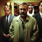 Película: Syriana (2005) El agente de la CIA Robert Baer. Peso: Engordó 18 kilos con la ayuda de boles y boles de pasta.