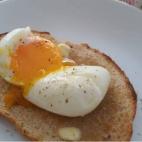 Te da pereza, lo sabemos. Pero en cinco minutos puedes tener un desayuno mucho más completo gracias a un huevo tan perfecto como este. El paso a paso, aquí.