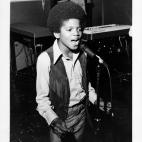Alrededor de 1970, un joven Michael canta para los 'Jackson 5'.