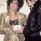 En los American Music Awards, junto a Elizabeth Taylor.