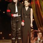 Con Lisa Marie Presley en los 11º premios MTV Video Music Awards en Nueva York.