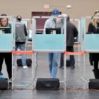 Votantes en un centro de votaci&oacute;n de Las Vegas, Nevada.