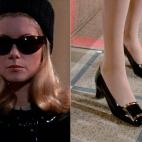 El zapato de punta cuadrada, tacón medio y hebilla que luce Catherine Deneuve en Belle de Jour (1967) fue diseñado por Roger Vivier, como complemento perfecto al vestuario de Yves Saint Laurent. Tras el estreno de la película, el modelo pasó...