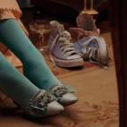 Licencias del director: Sofia Coppola coló unas zapatillas Converse en uno de los planos de Maria Antonieta (2006). Sonaba de fondo I Want Candy y, por una décima de segundo, se dejaban ver las sneakers de tela contrastando con el selecto cal...