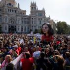 Miles de personas se manifiestan en Madrid en defensa de la sanidad p&uacute;blica.