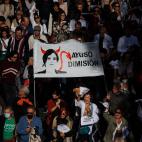 Miles de personas se manifiestan en Madrid en defensa de la sanidad p&uacute;blica.