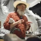 Robert Bakker, curador de paleontología del museo. habla sobre la nueva sala del Museo de Ciencias Naturales de Houston.