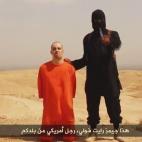 En agosto, el Estado Islámico,organización terrorista de origen suní, difundió un vídeo con la decapitación del periodista estadounidense James Foley, secuestrado en Siria meses antes. Seguirían la misma suerte el también reportero norte...