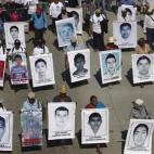 El 26 de septiembre, un grupo de estudiantes que pertenecían a la Escuela Normal Rural de Ayotzinapa fueron atacados en el municipio de Iguala, estado mexicano de Guerrero. En esa noche mueren seis personas y desaparecen 43 estudiantes. Las inv...
