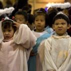 Varios niños participan en la Misa del Gallo en Pekín, China (AP Photo/Ng Han Guan)
