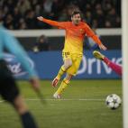 Barcelona's Lionel Messi scores the opening goal while Paris Saint Germain's goalkeeper Salvatore Sirigu of Italy looks on during their Champions League quarterfinal soccer match in Paris,Tuesday, April 2, 2013. (AP Photo/Christophe Ena)