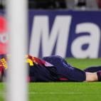 Barcelona's Argentinian forward Lionel Messi lies on the pitch after being injured during the UEFA Champions League football match FC Barcelona vs SL Benfica at the Camp Nou stadium in Barcelona on December 5, 2012. AFP PHOTO / LLUIS GENE ...