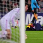 Barcelona's Argentinian forward Lionel Messi lies on the pitch after being injured during the UEFA Champions League football match FC Barcelona vs SL Benfica at the Camp Nou stadium in Barcelona on December 5, 2012. AFP PHOTO / LLUIS GENE ...