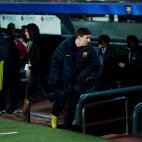 BARCELONA, SPAIN - DECEMBER 05: Lionel Messi of Barcelona enters the pitch to take his place on the bench during the UEFA Champions League Group G match between FC Barcelona and SL Benfica at the Camp Nou stadium on December 5, 2012 in Barcelona...