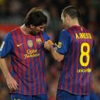 Barcelona's midfielder Andres Iniesta (R) gives the captain's armband to Barcelona's Argentinian forward Lionel Messi during the Spanish league football match FC Barcelona vs Malaga CF on May 2, 2012 at the Camp Nou stadium in Barcelona. AFP PH...