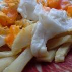 Los ingredientes necesarios son: Jamón ibérico Huevos Patata Aceite de trufa Consulta la receta completa en CookPad