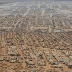 Unos 4,7 millones de sirios han huído a los países conlindantes. "es la mayor población de refugiados por un conflicto en una generación", según dijo en 2015 Antonio Guterres, el entonces jefe de la agencia de la ONU para los refugiados (ACNUR).