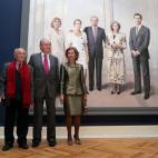 Llevaba pintándolo desde hace dos décadas y por fin lo terminó: el 3 de diciembre Antonio López presentó su cuadro de la familia real. Y eso que ni siquiera esa familia es ya la misma.