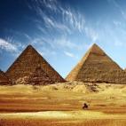 La más antigua de las siete maravillas del mundo. Keops, Kefrén y Mykerinos son los nombres de las tres grandes pirámides. Fueron construidas por orden de los faraones homónimos y se encuentran en uno de los lugares más emblemáticos de Ori...