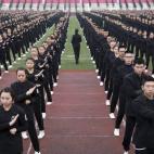 Alumnos de una escuela de Wing Chun, un tipo de arte marcial, intentan batir el récord Guinness de la mayor exhibición de este deporte. Participaron un total de 10.076 alumnos, superando el antiguo récord de 3.167 personas.