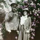 Un hombre y Tatiana Romanov.