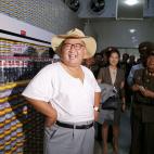 Alguien que te mire como el se&ntilde;or sin gorra mira a Kim Jong Un.