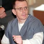 En esta foto del 19 de octubre de 1998, Joseph Paul Franklin participa en una audiencia en un tribunal en el condado Hamilton al comienzo de la selección de jurados para su juicio por cargos de asesinato en Cincinnati. Franklin, un racista blan...