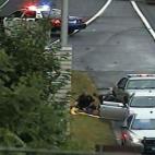La policía de Connecticut ayuda durante el parto de un bebé a un lado de la autopista.