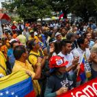 Los venezolanos se han lanzado a las calles para manifestarse contra las medidas econ&oacute;micas.