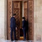 Sánchez y Aragonès abren la puerta donde mantendrán la reunión previa a la Mesa de Diálogo entre La Moncloa y la Generalitat.