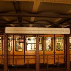 La línea 1 del metro de Budapest, declarada Patrimonio de la Humanidad, transporta a la zona más bohemia y vintage de la señorial ciudad. La disposición de las columnas, las paredes de azulejos y hasta la altura de los techos hacen del subur...