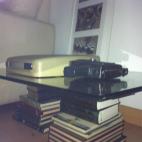 @lauracamar 
#mibiblioteca yo los uso de mesa... Sorry @ElHuffPost bueno, solo los antiguos pic.twitter.com/SV7a1zQNQp